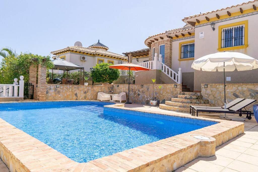 Casa Lilly-Rose, A Beautiful 3 Bedroom Detached Villa A Short Walk To The Villamartin Plaza & Golf Course Bagian luar foto