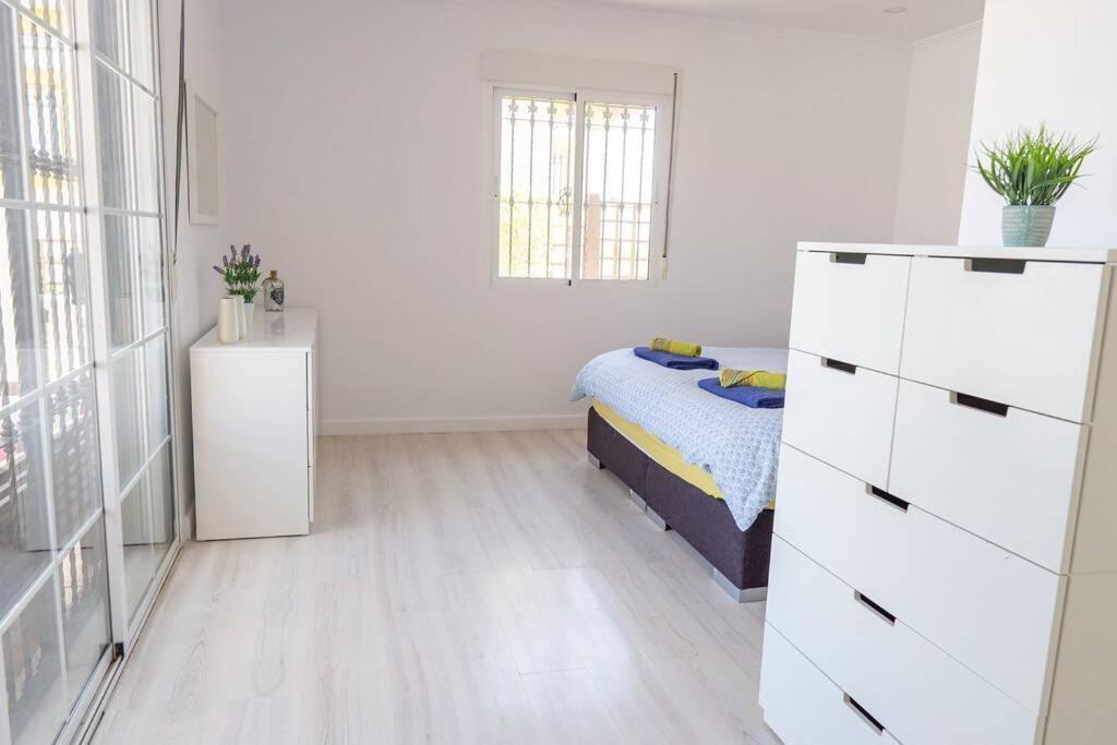 Casa Lilly-Rose, A Beautiful 3 Bedroom Detached Villa A Short Walk To The Villamartin Plaza & Golf Course Bagian luar foto