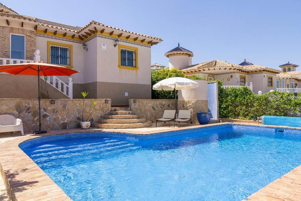 Casa Lilly-Rose, A Beautiful 3 Bedroom Detached Villa A Short Walk To The Villamartin Plaza & Golf Course Bagian luar foto