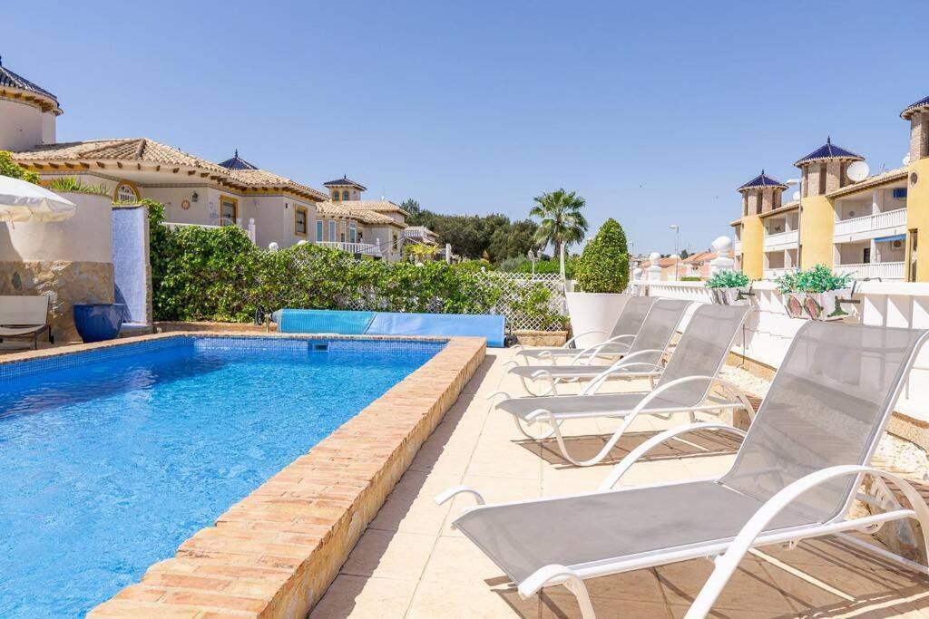 Casa Lilly-Rose, A Beautiful 3 Bedroom Detached Villa A Short Walk To The Villamartin Plaza & Golf Course Bagian luar foto