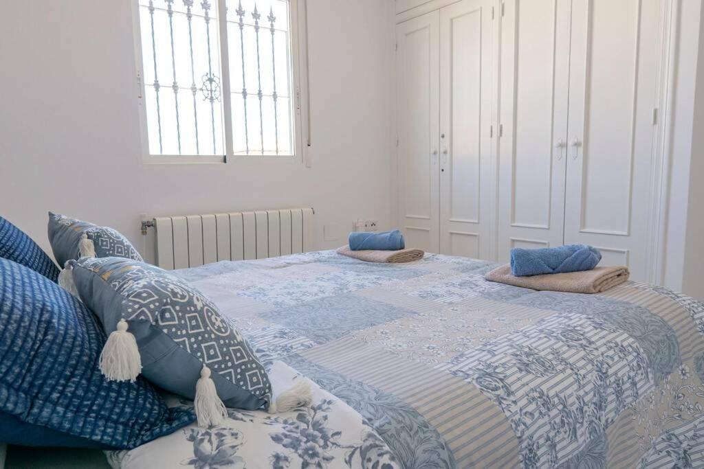 Casa Lilly-Rose, A Beautiful 3 Bedroom Detached Villa A Short Walk To The Villamartin Plaza & Golf Course Bagian luar foto