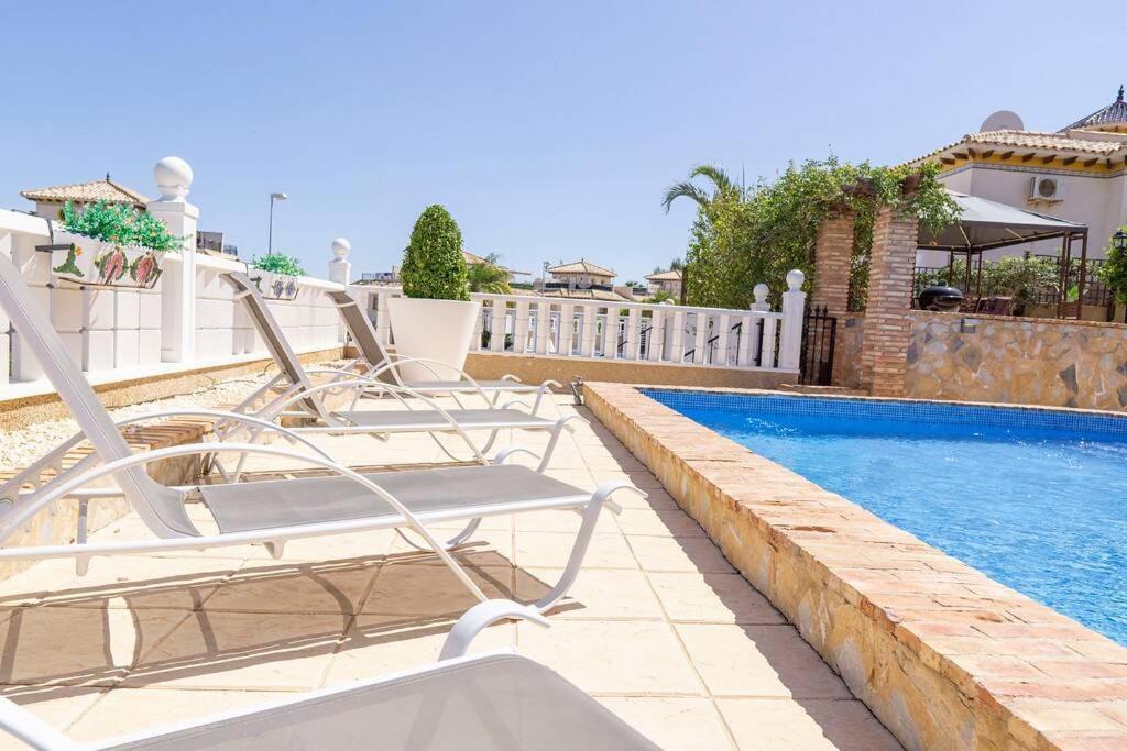 Casa Lilly-Rose, A Beautiful 3 Bedroom Detached Villa A Short Walk To The Villamartin Plaza & Golf Course Bagian luar foto