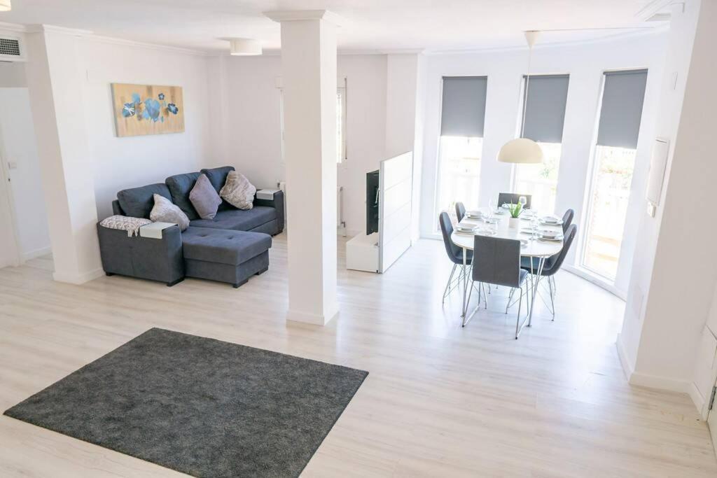 Casa Lilly-Rose, A Beautiful 3 Bedroom Detached Villa A Short Walk To The Villamartin Plaza & Golf Course Bagian luar foto